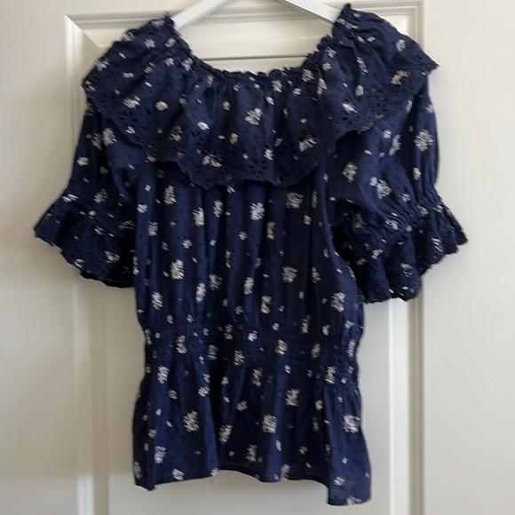 Universal Thread Top - Picture 2 of 4